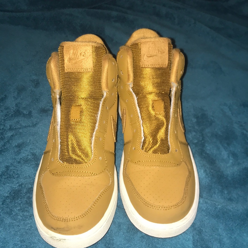 Nike Court Borough Mid